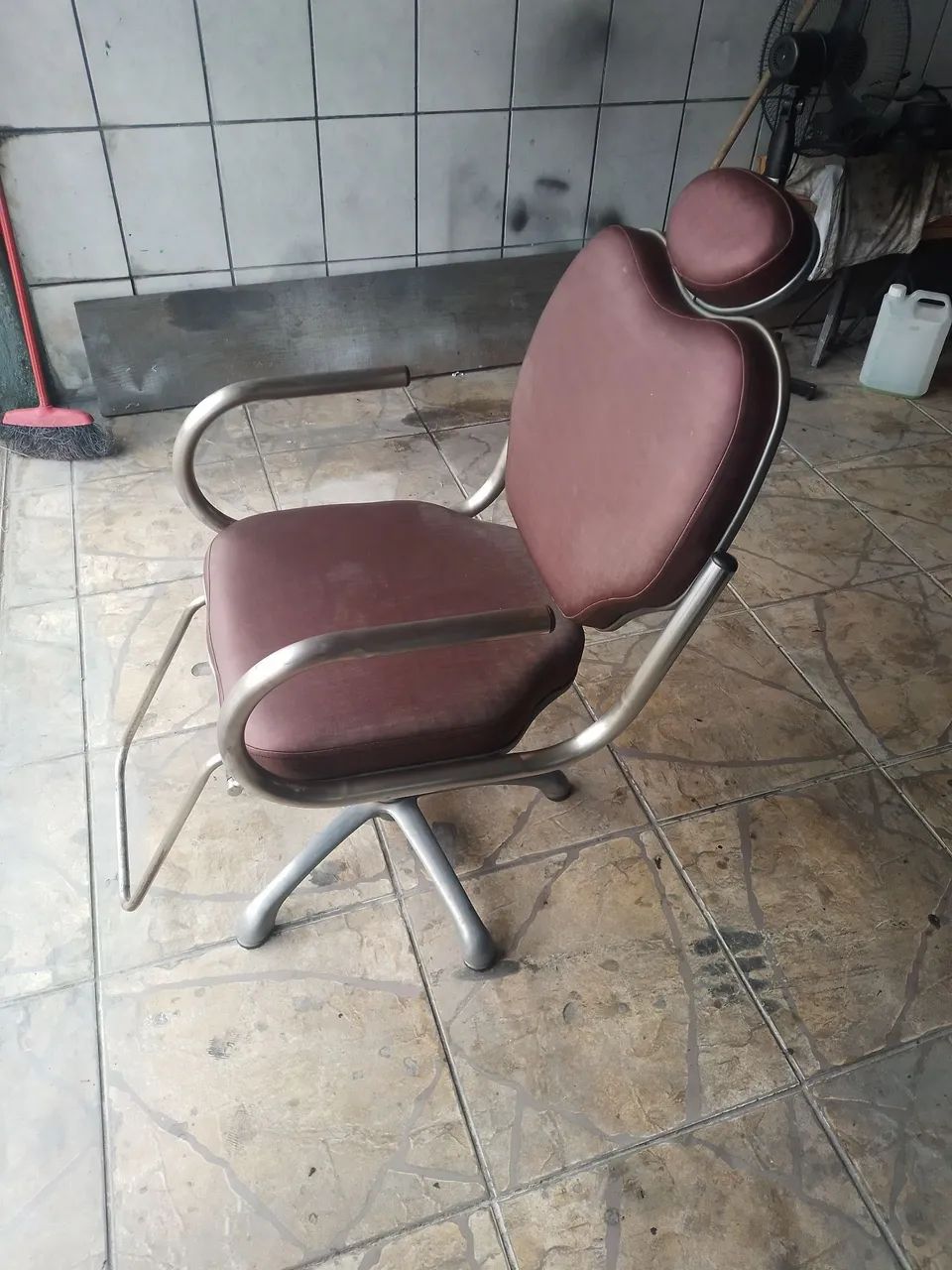 Cadeira salão barbeiro  barbearia em bom estado robusta