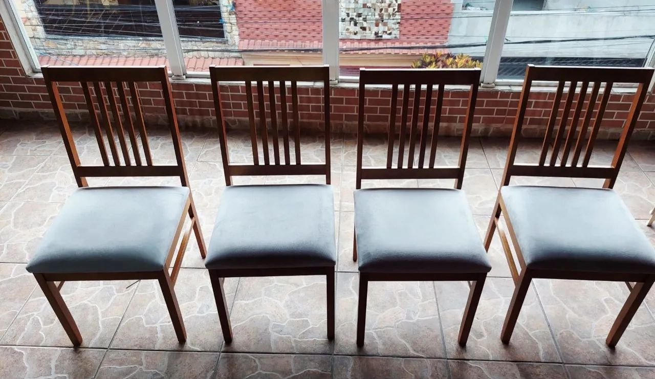 MESA EXTENSÍVEL EM MADEIRA IMBUIA + 4 CADEIRAS  - Foto 4