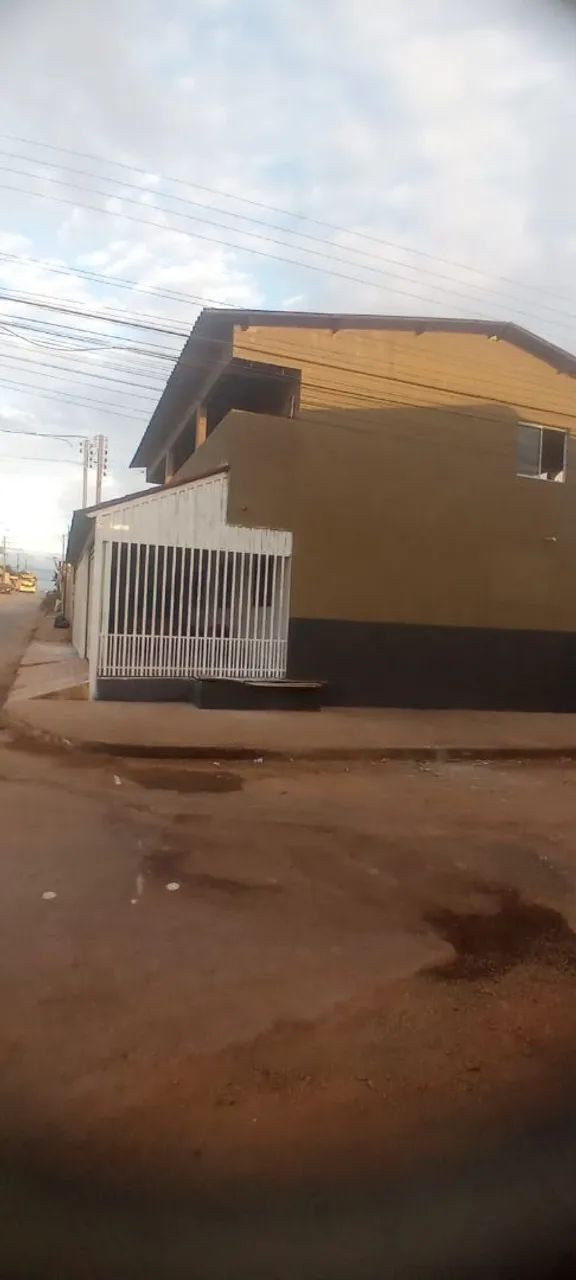 Troca se sobrado e mais um terreno com mais uma casa em uma chácara.