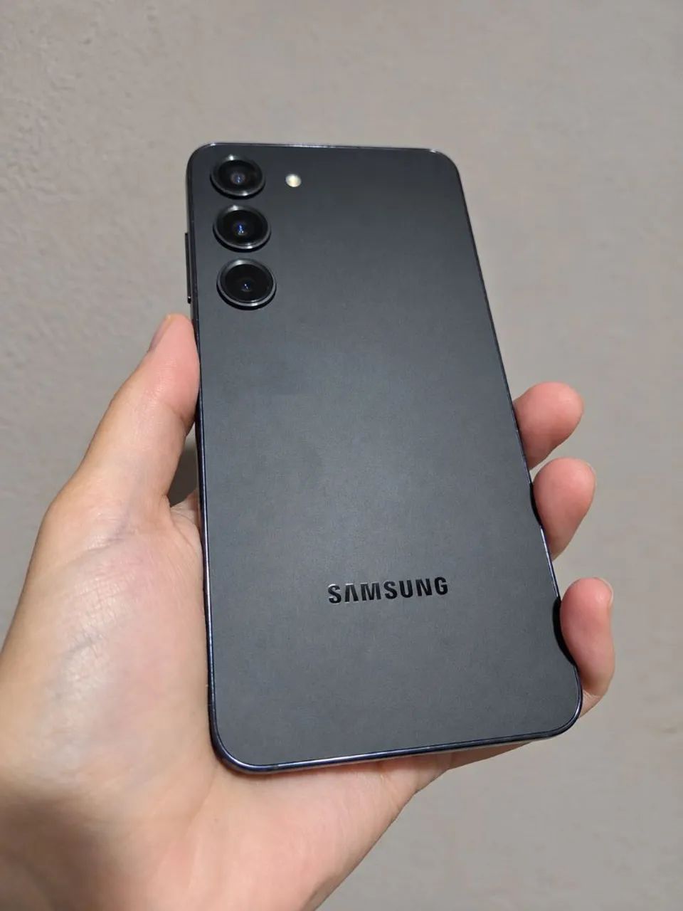 VENDO CELULAR SAMSUNG GALAXY S23 256GB EM ÓTIMO ESTADO - Foto 2