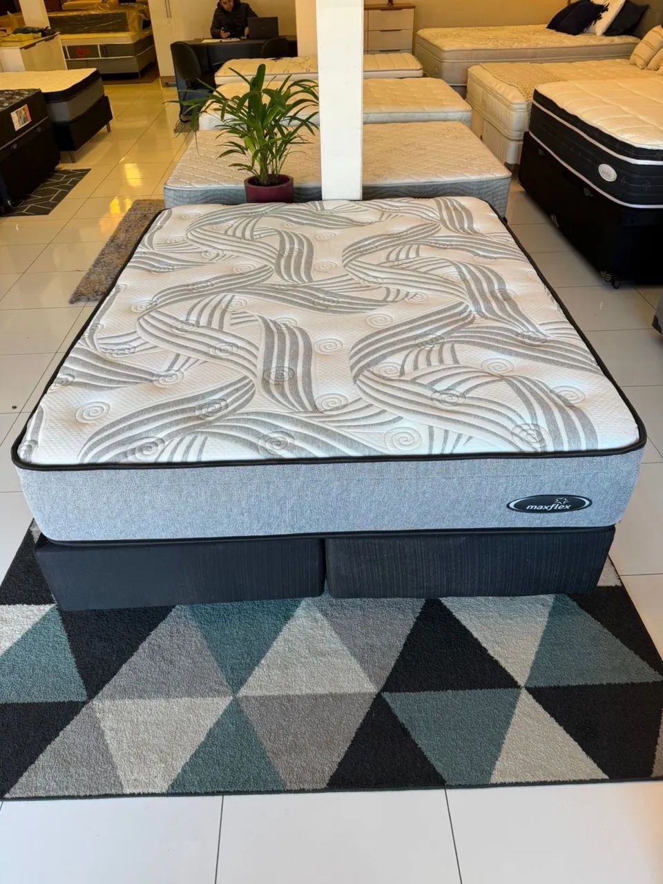 Cama Queen MAXFLEX SEMINOVO COM COLCHÃO - Entrego!  - Foto 2