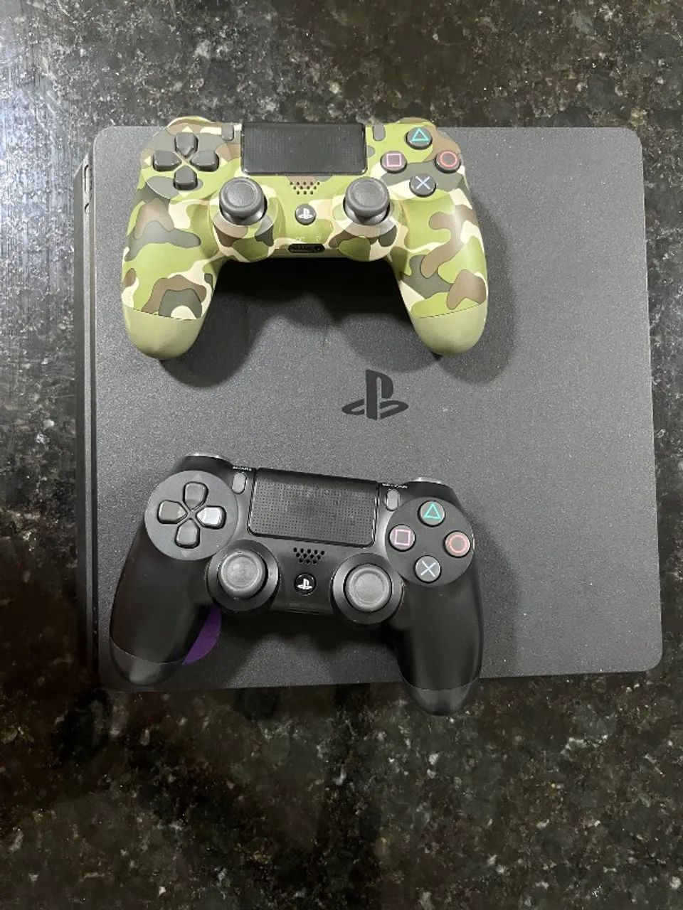 vendo ps4 slim de 1T com dois controles originais (tem a caixa original) - Foto 3