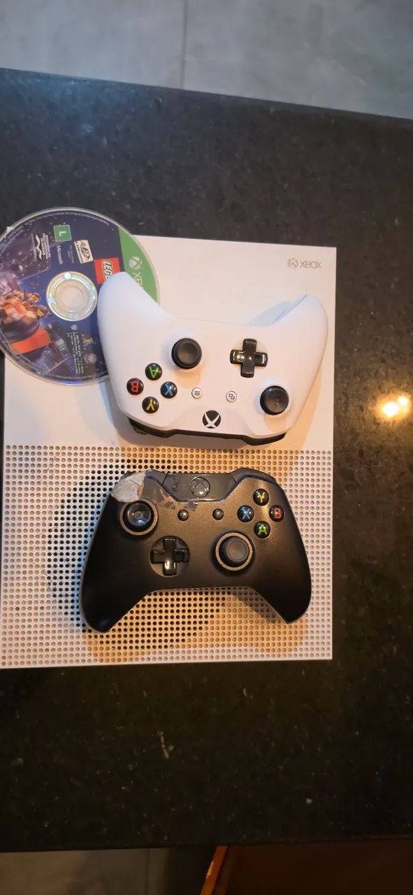 Xbox one s acompanha um jogo CD e 2 controle  - Foto 3