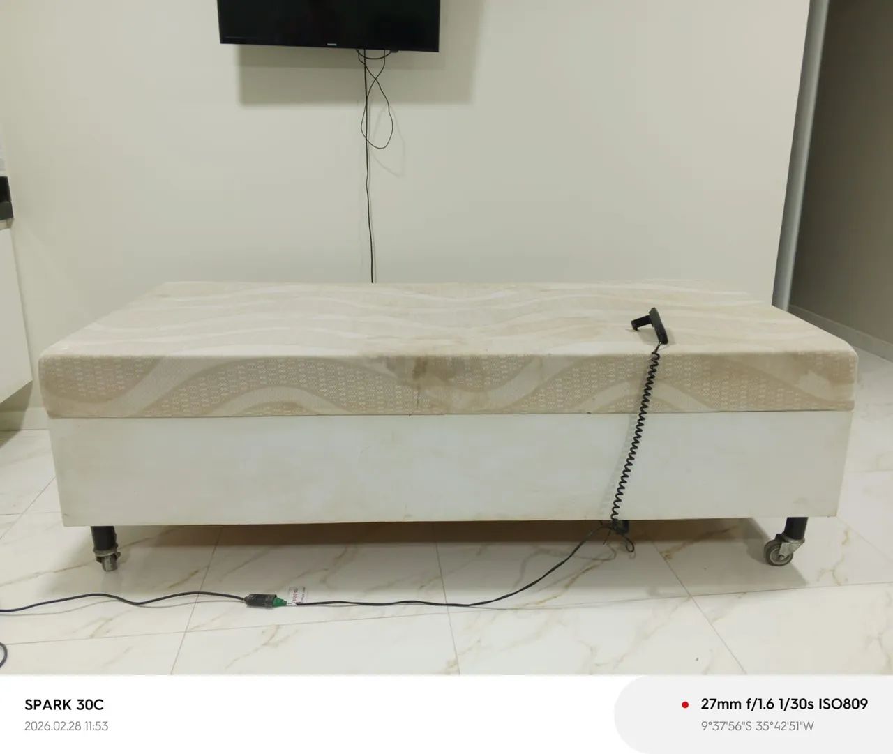 Cama elétrica com rodinhas e articulada, em ótimo estado. - Foto 4
