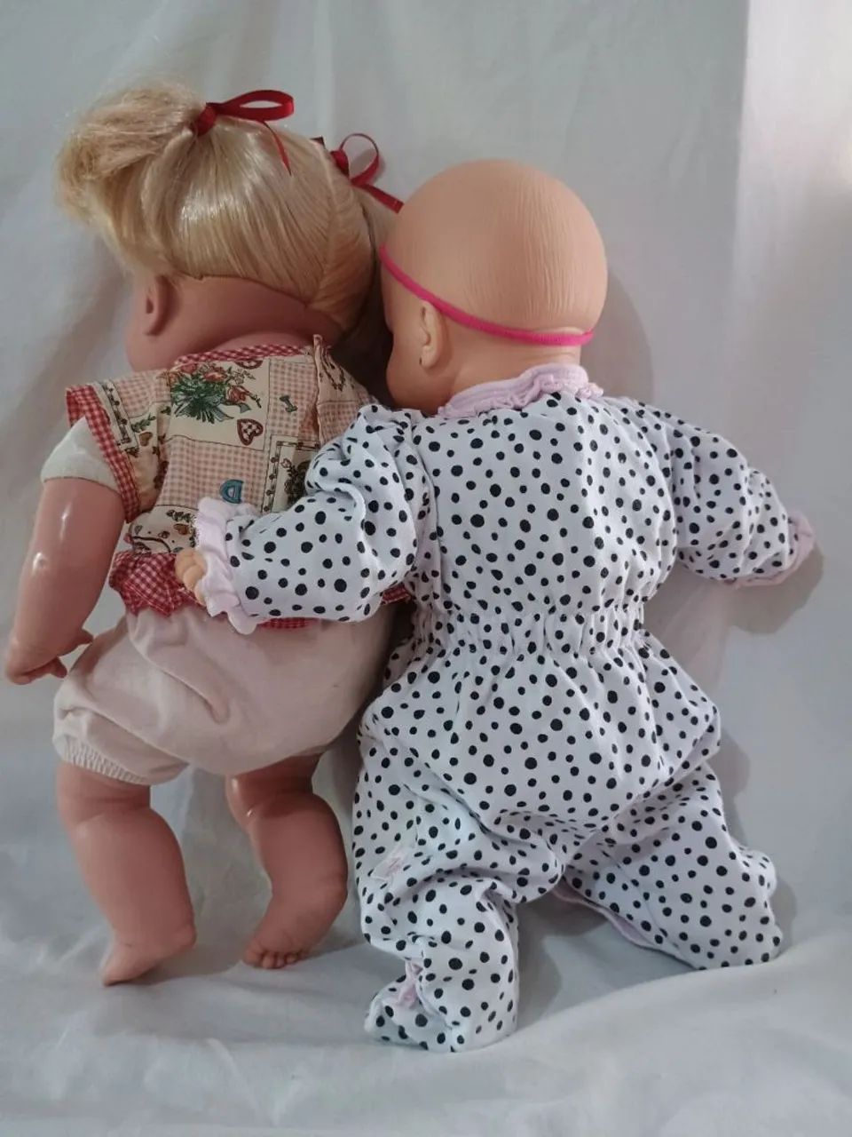 Lote com duas bonecas com corpo em tecido, cabeça e membros em vinil - Foto 3