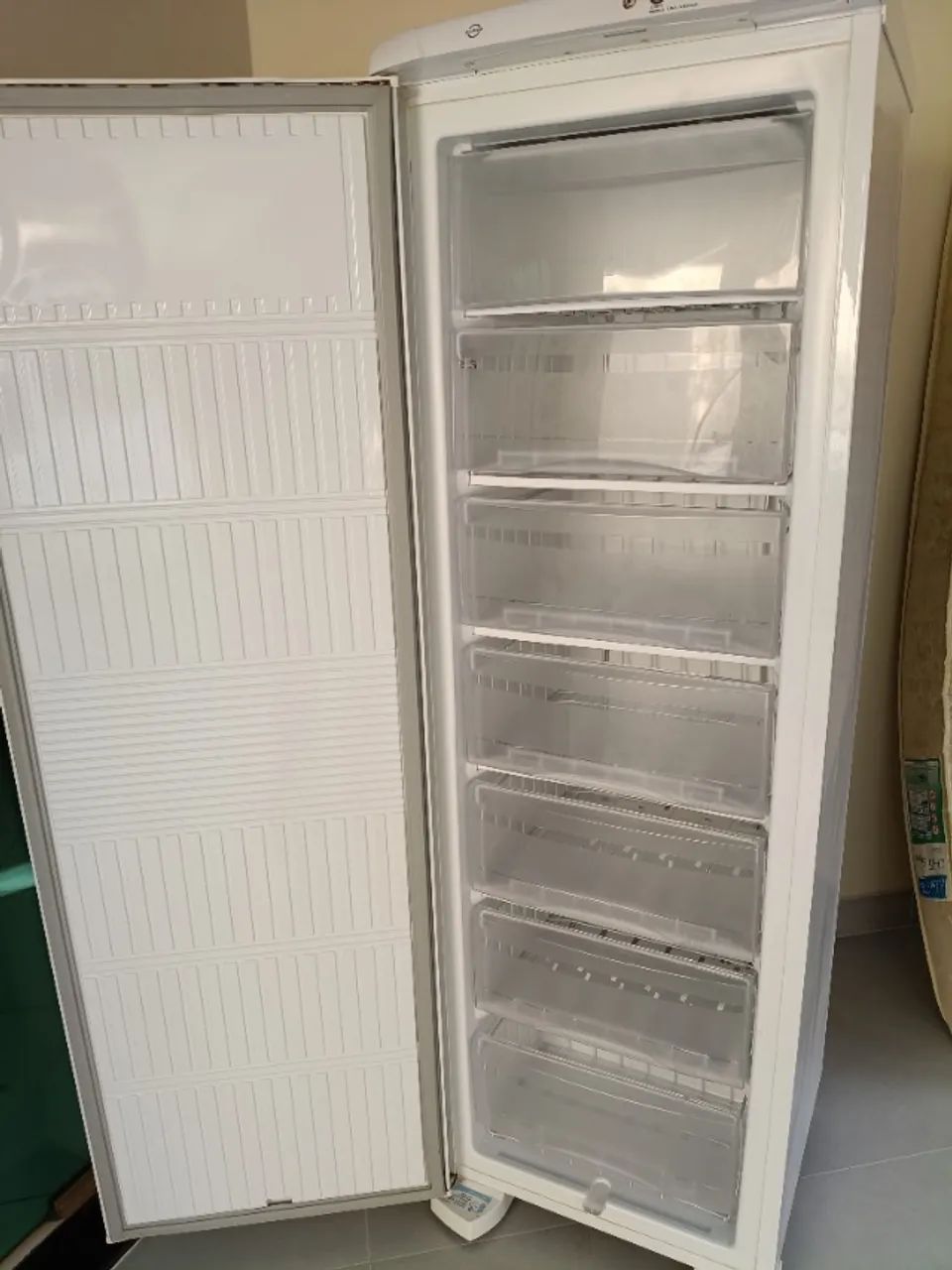 Freezer vertical 6 gavetas - Foto 2