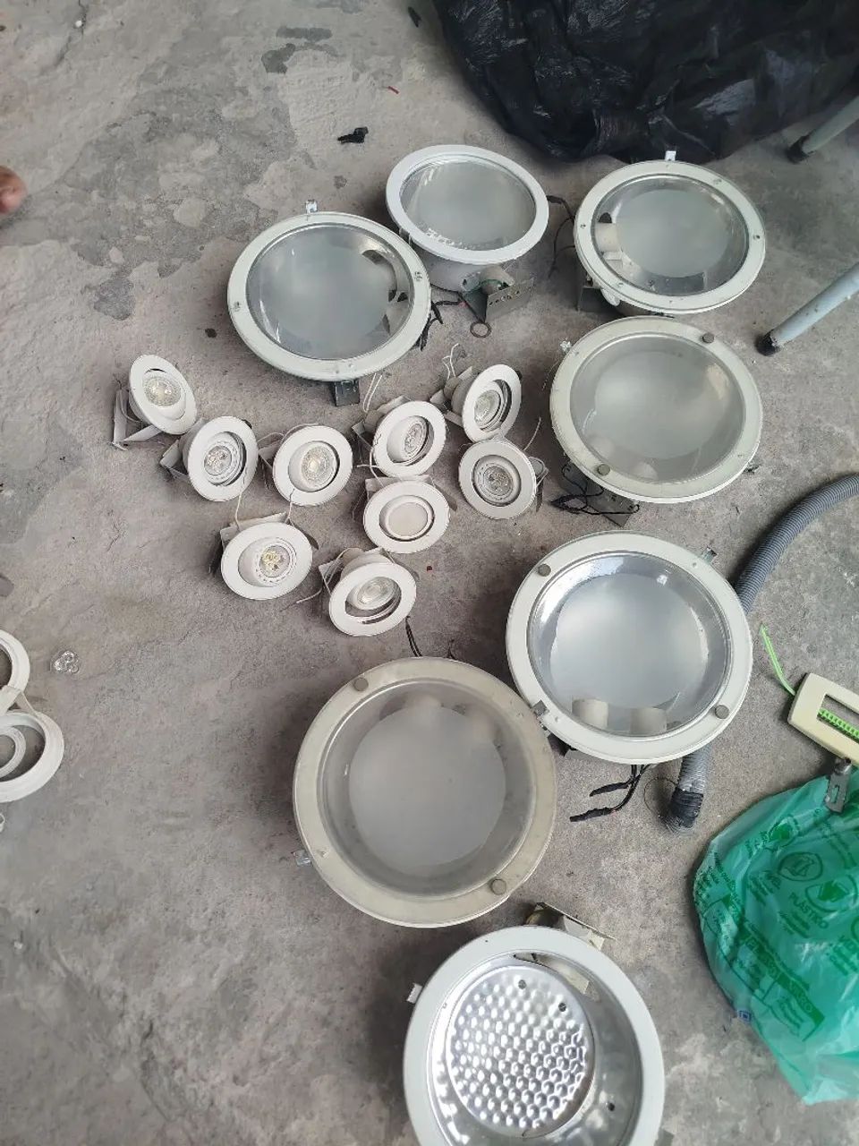 Lâmpadas e lustre embutido 