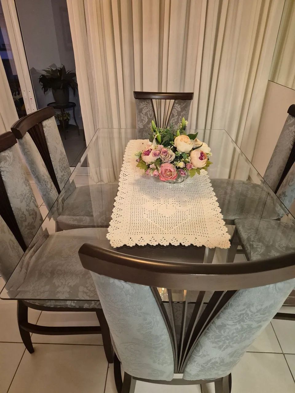 Mesa de jantar com 6 cadeiras