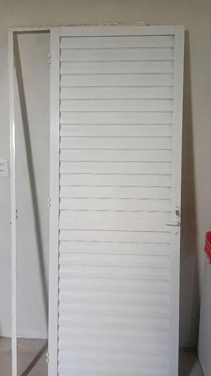 Vendo porta de alumínio seminova valor 350 - Foto 4