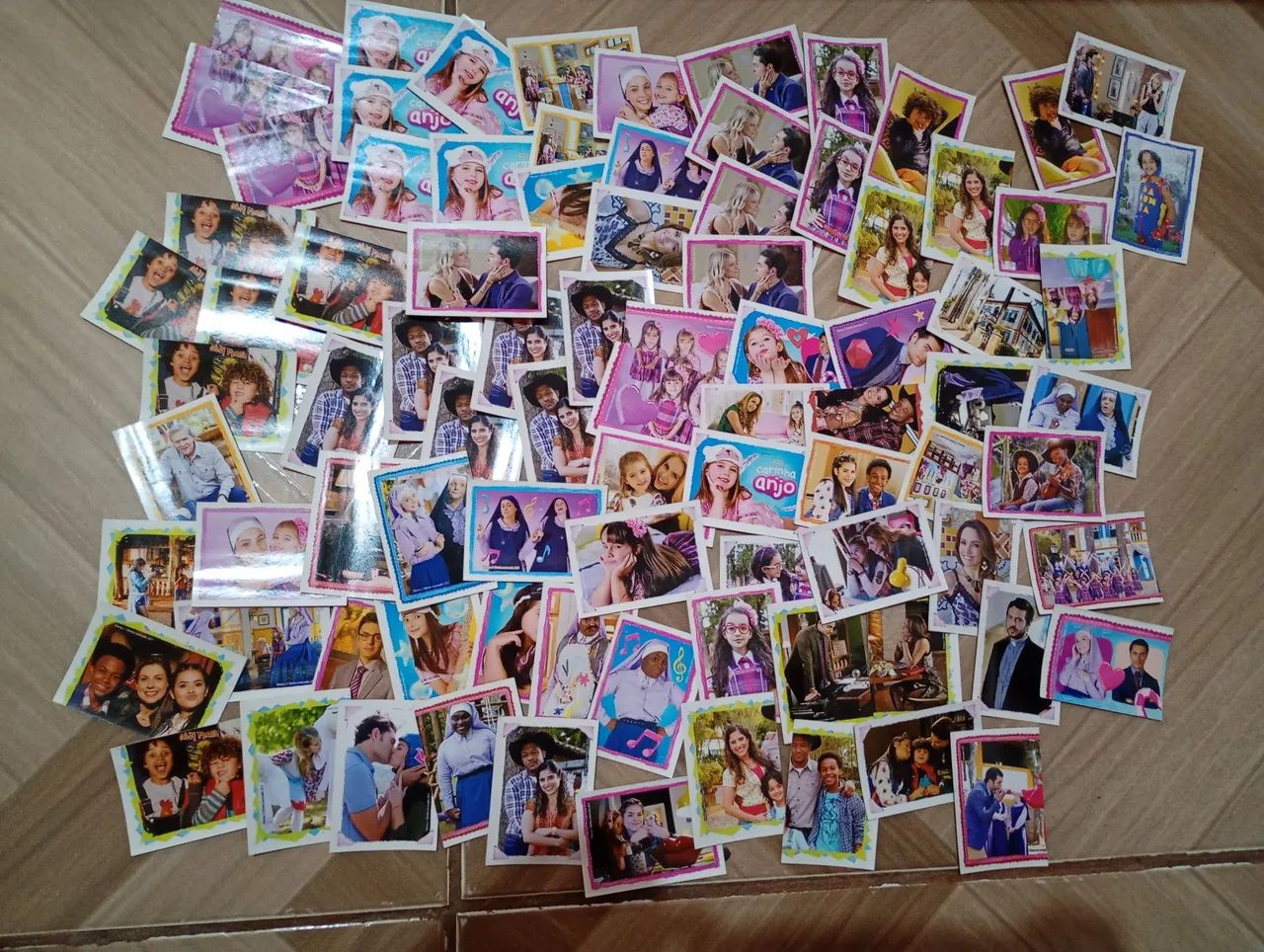 87 figurinhas da novela Carinha de anjo  - Foto 2