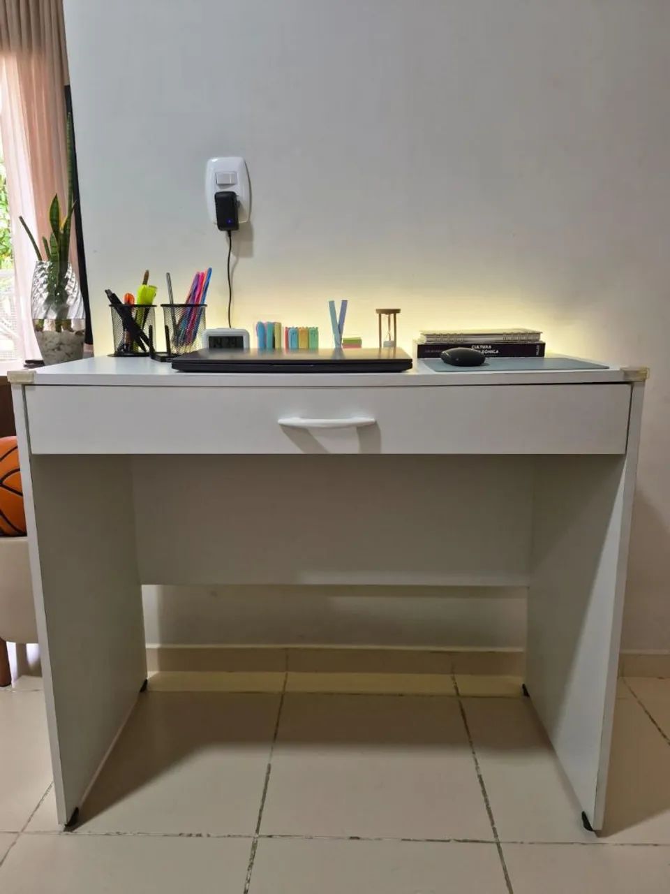 Escrivaninha MDF com LED para escritório e etc.