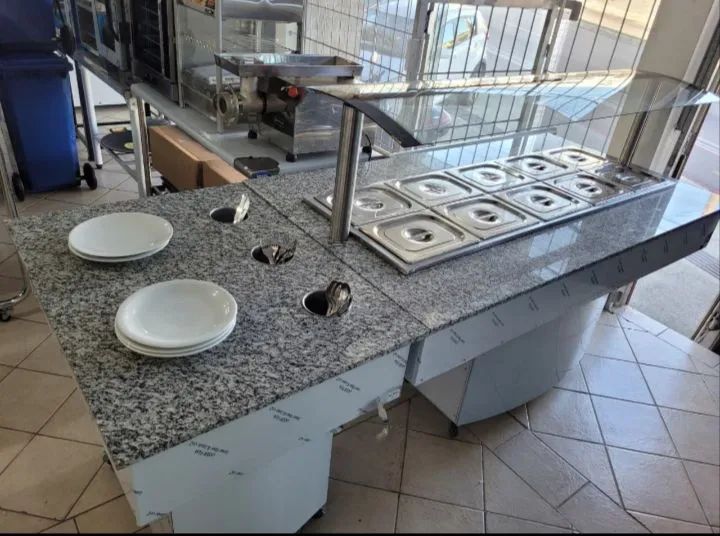 NZ. Buffet aquecido 10 cubas com apoio de pratos e talheres 