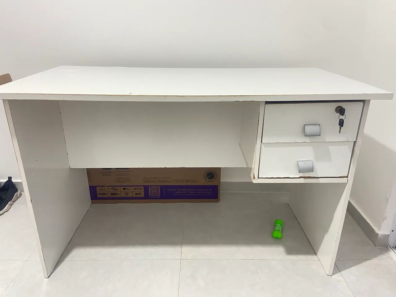 Mesa escrivaninha branca usada