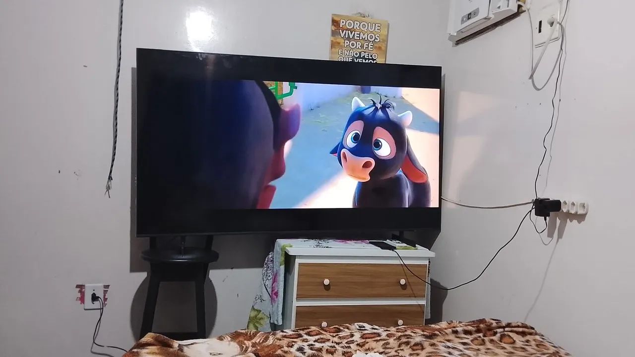 Vendo uma TV seme nova de 65 polegadas smart valor de 2500 - Foto 4