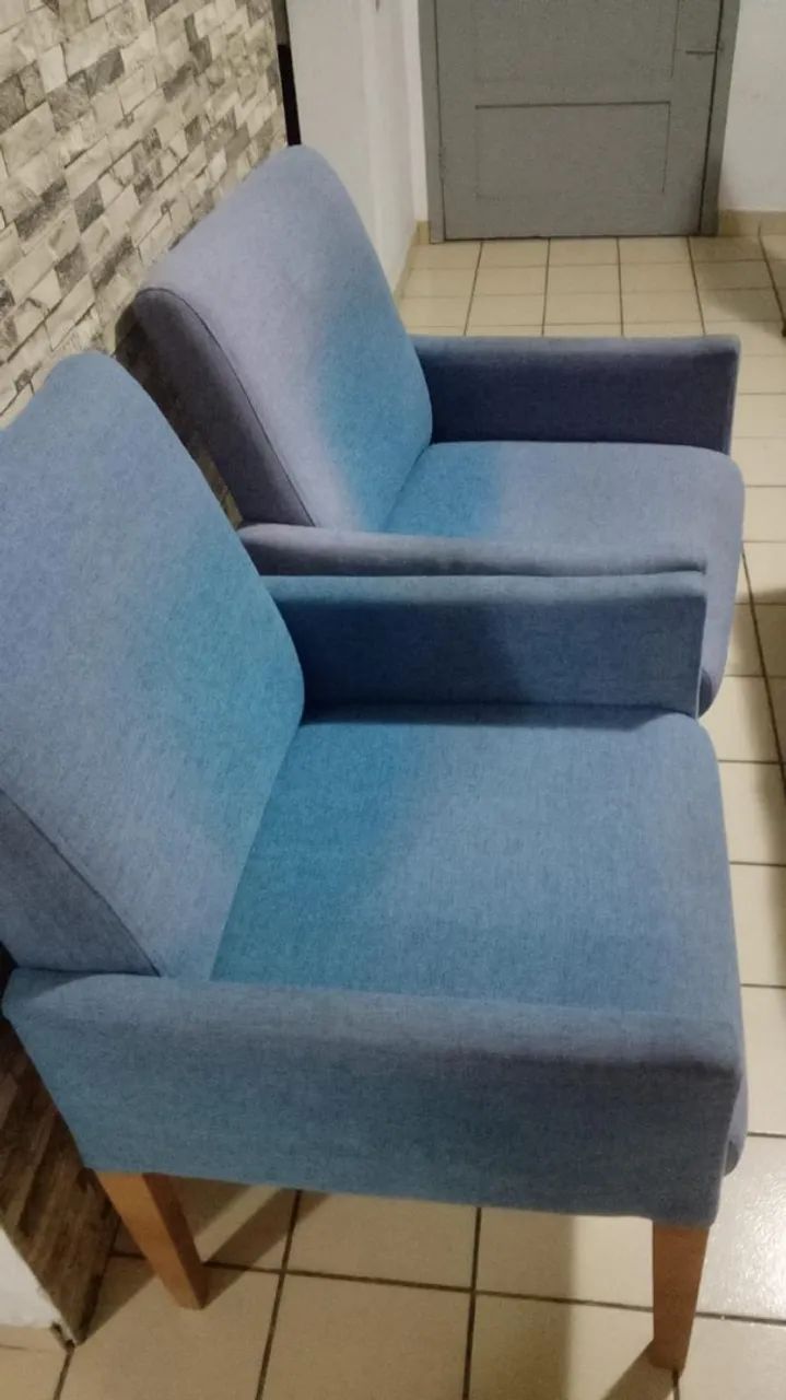 Duas cadeiras azul 