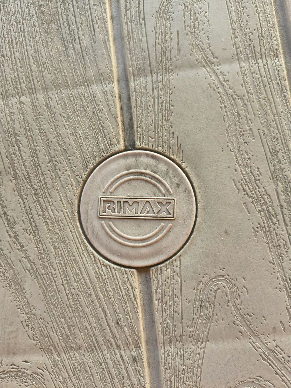 Conjunto mesa com 6 cadeiras de plástico - Foto 4