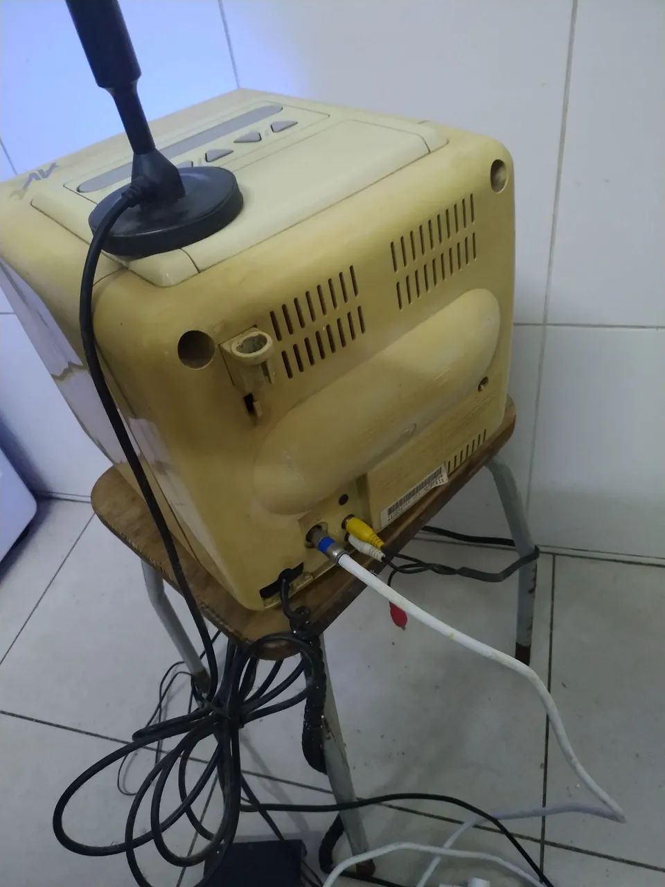Televisor Toshiba 10 polegadas com controle remoto - Foto 4