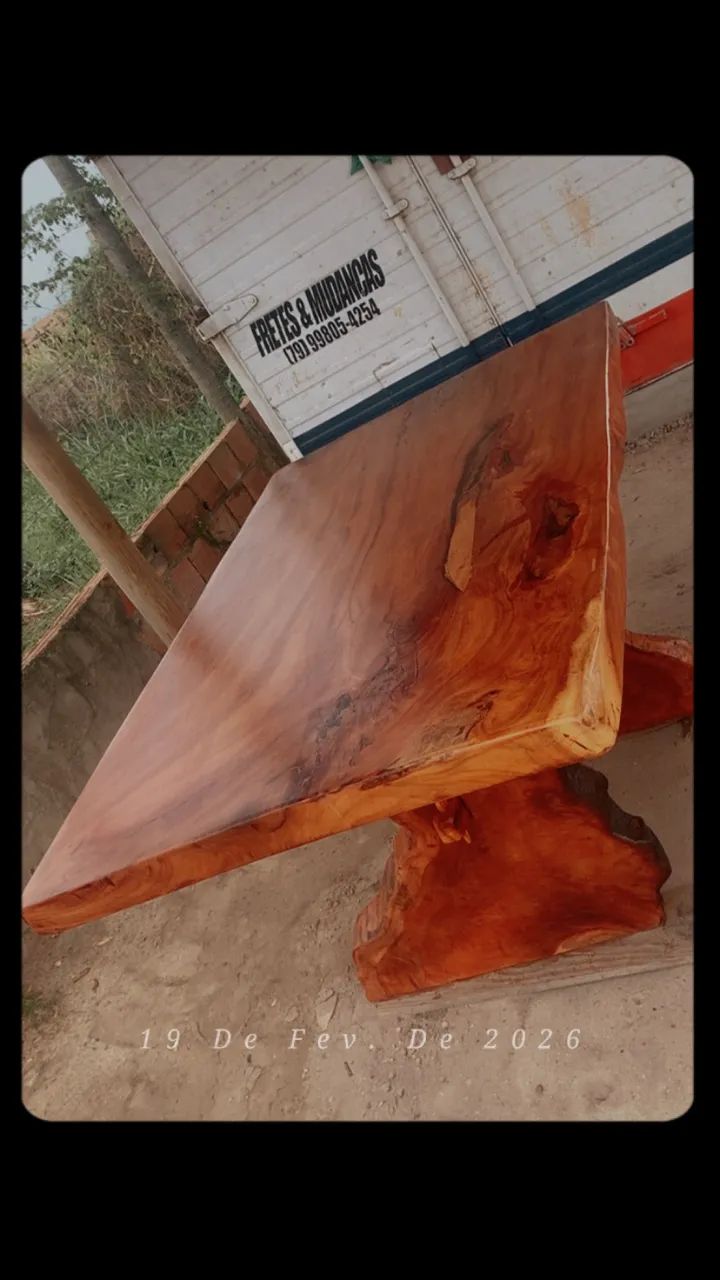 Mesa rústica de jaqueira 