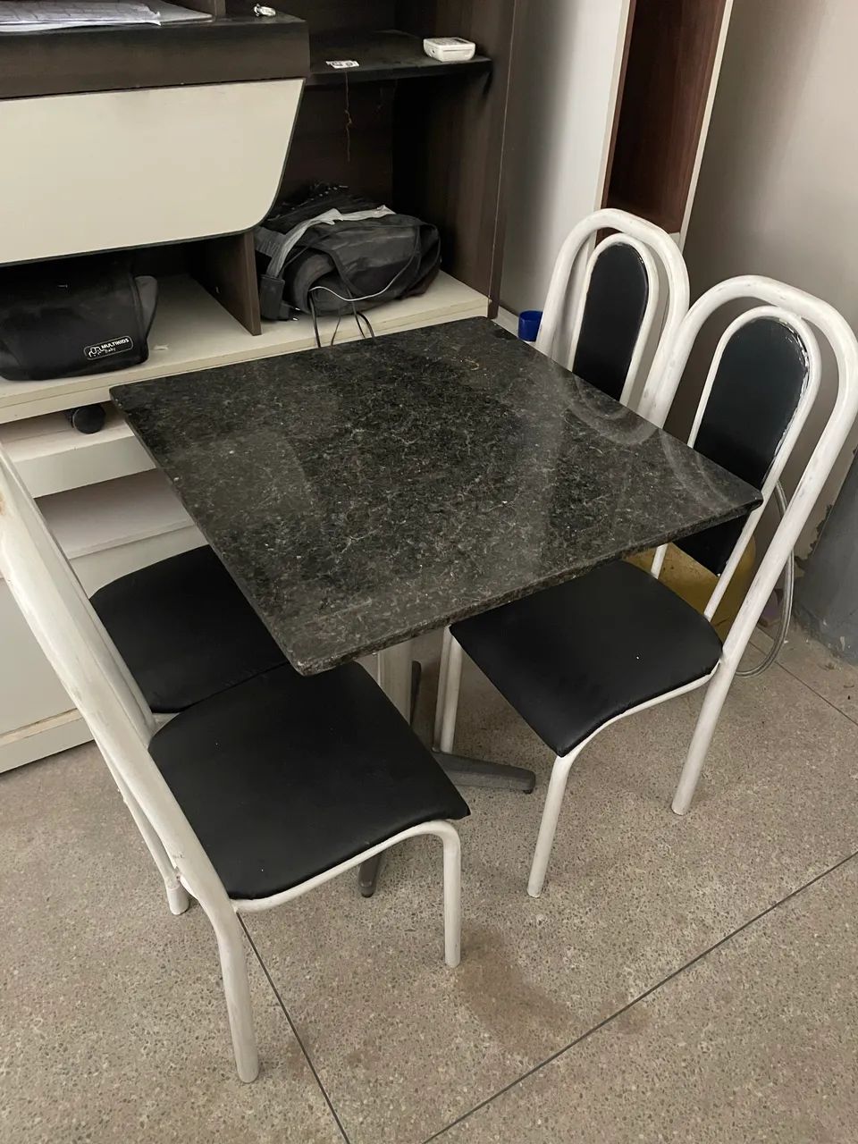 Mesa 4 cadeiras 