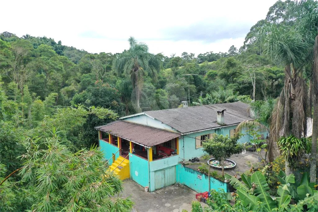 Tapiraí Sp - Sítio Santa Clara - Area de 12,1 ha - composto por casa principal, galpões po