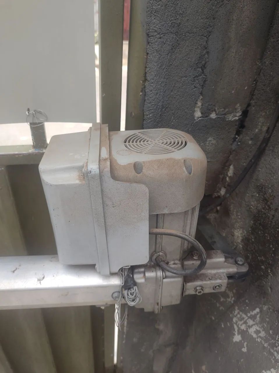 Vendo motor para portão R$300 - Foto 5