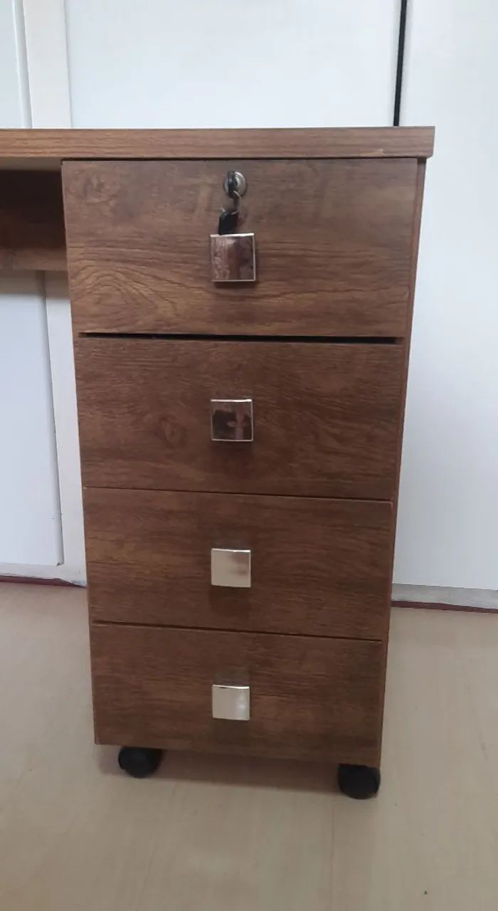 Escrivaninha Mesa para computador com gavetas e chave  - Foto 2