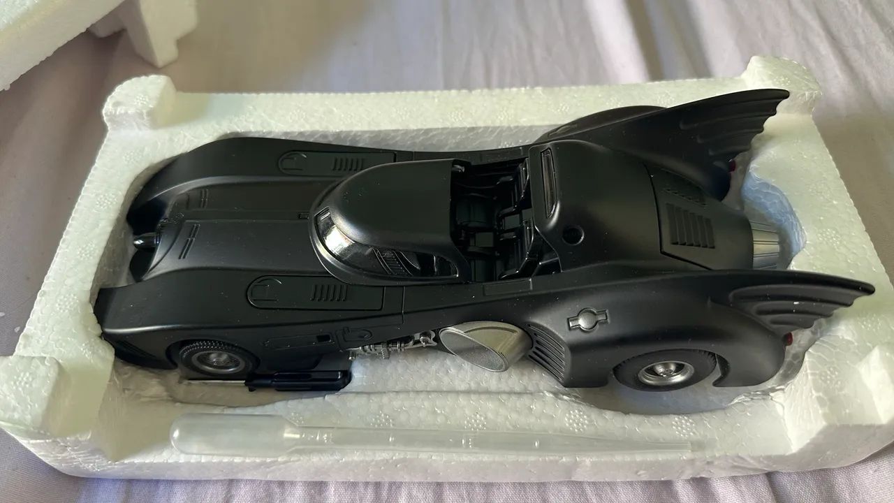 Batmovel 1:24 em diecast novo - Foto 5