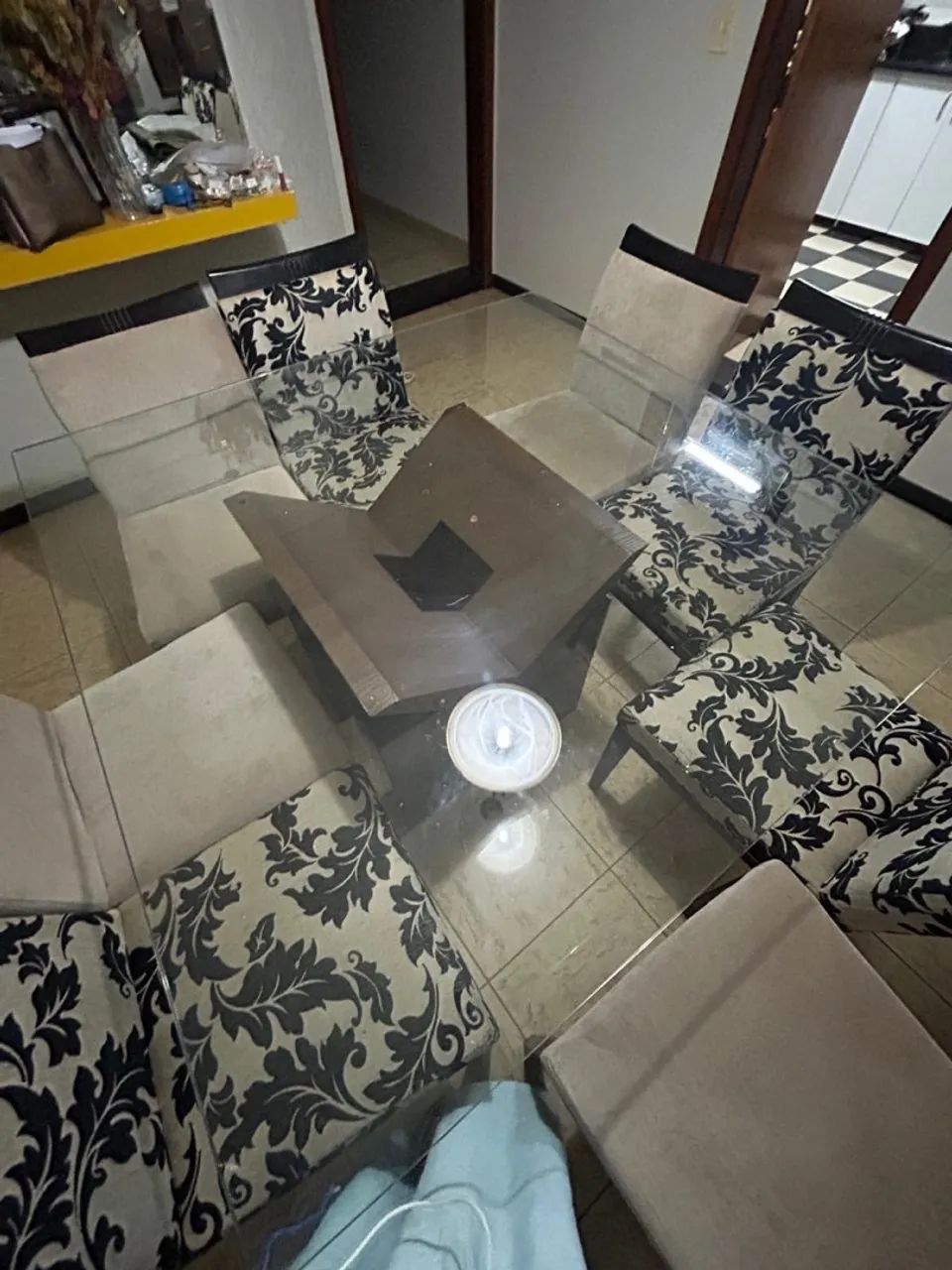 Mesa de Jantar em Madeira com Tampo de Vidro + 8 Cadeiras Estofadas
