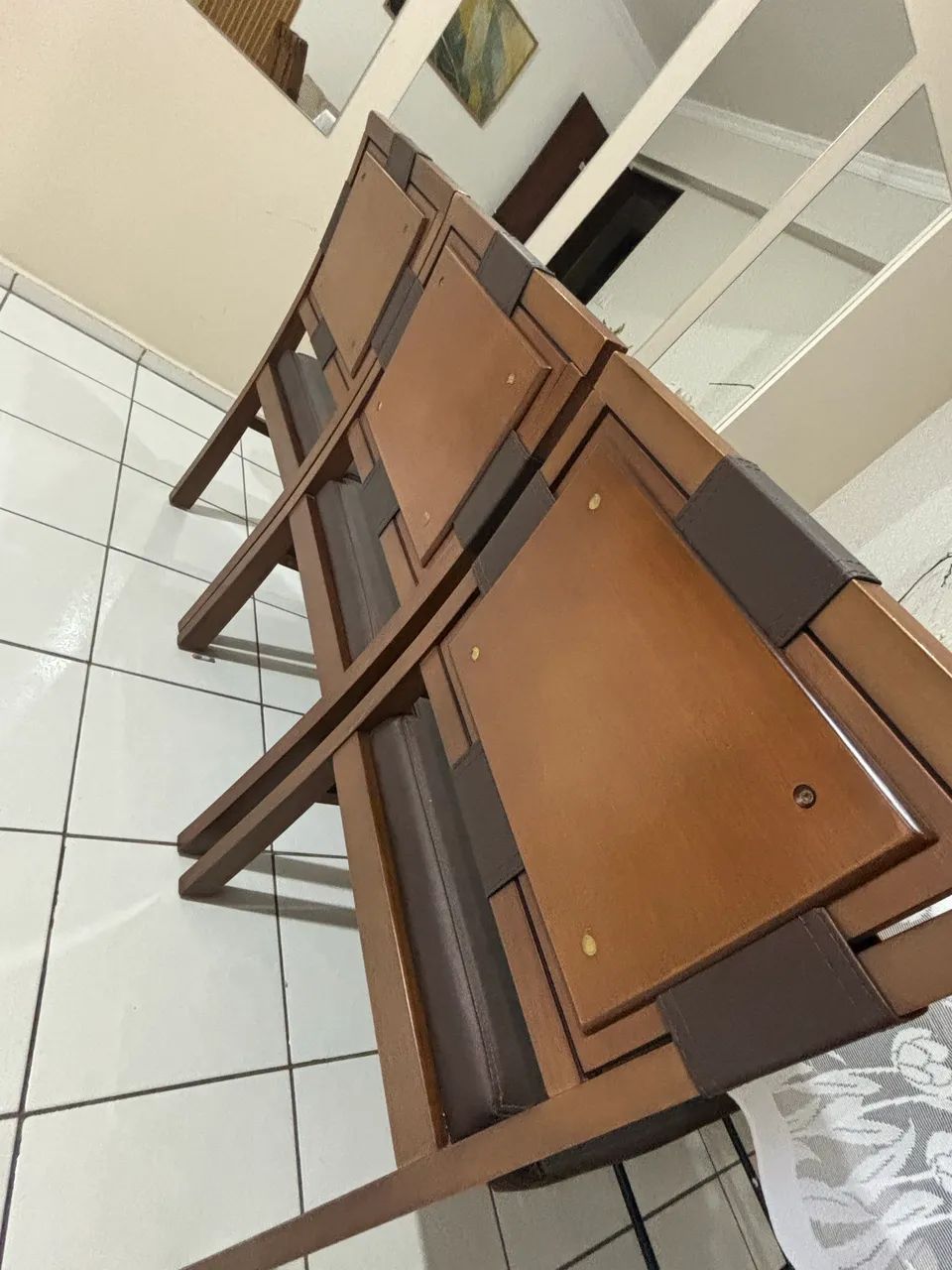 Mesa|Cadeiras e Sofá|poltrona 