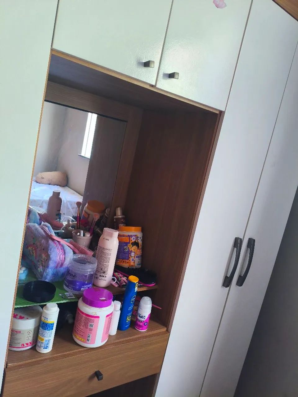 Guarda roupa com duas gavetas + penteadeira e espelho 
