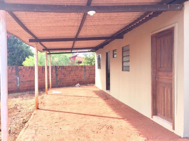 Casa com 2 quartos e quintal no Canaa 1