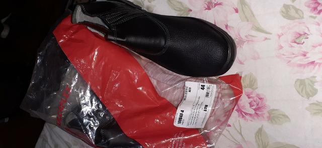 Bota biquera de aço