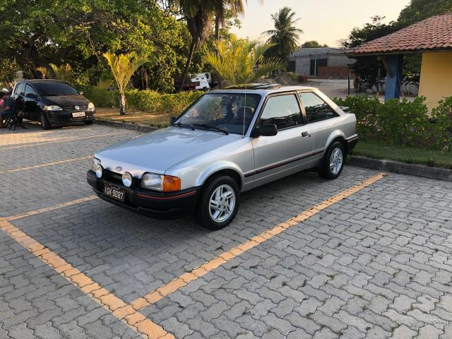 Vendo Escort XR3 de coleção, placa preta