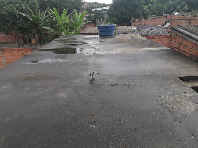Estou vendendo está casa com dois apartamentos roda na Lage com um pátio com garagem ! - Foto 5