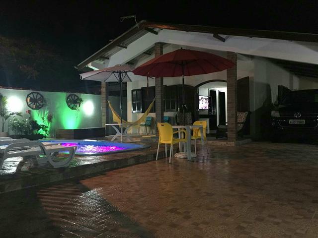 Belíssima casa com piscina em Matinhos - Foto 14