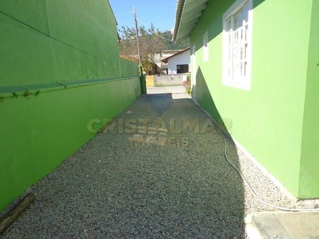 Casa econômico com 03 dormitórios, á 900m da Praia de Bombas. Cód.025 - Foto 17