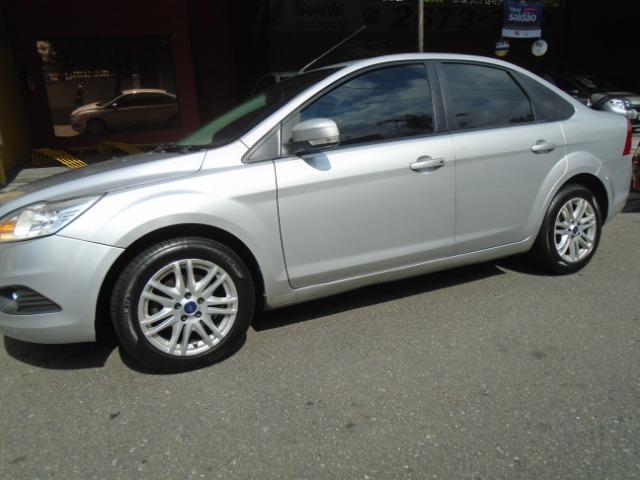 Focus sedã 1.6 flex 81.000 km Novo! 2013 único dono