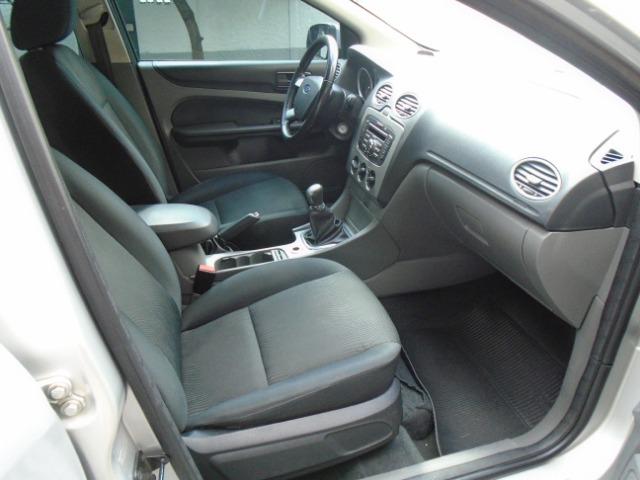 Focus sedã 1.6 flex 81.000 km Novo! 2013 único dono - Foto 9