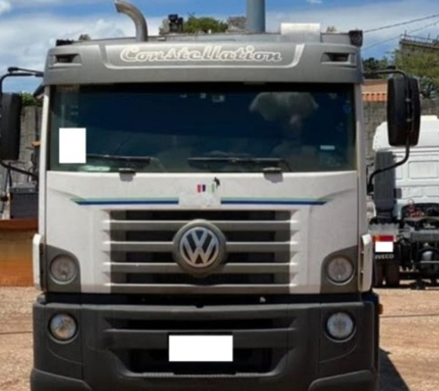 17 250 VOLKSWAGEN 2015 CAMINHÃO DE RECOLHEDOR DE LIXO