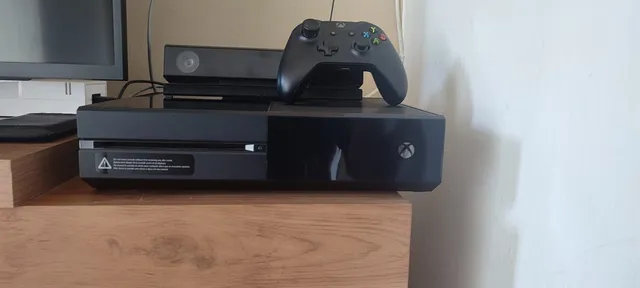 Xbox One Fat Preto 500gb C/Kinect e 3 Jogos
