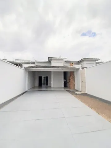 Casa plana super espaçosa com dependência completa