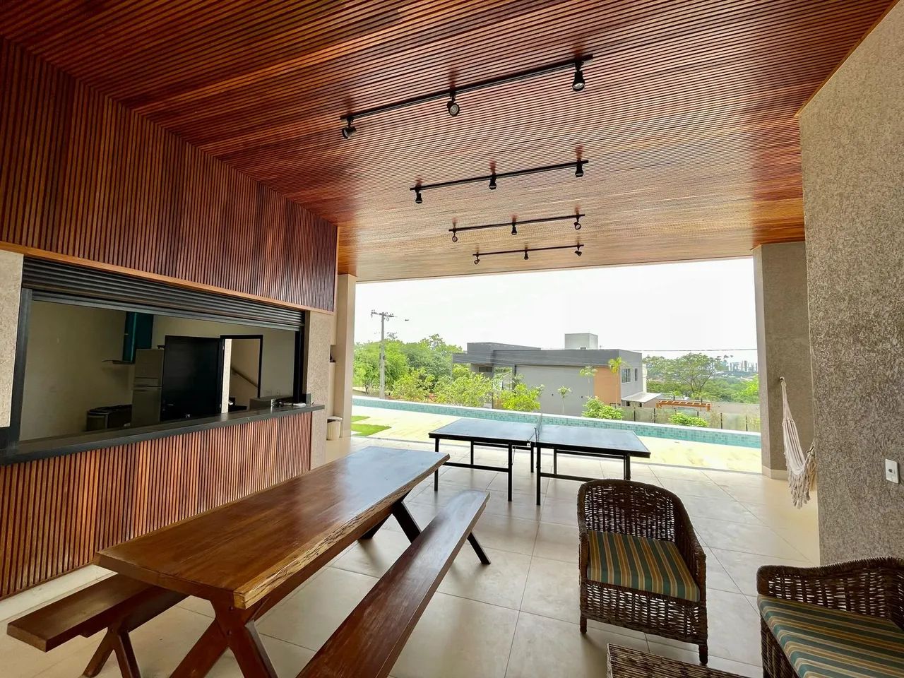 Casa de condomínio sobrado para venda possui 404 metros quadrados com 4 quartos