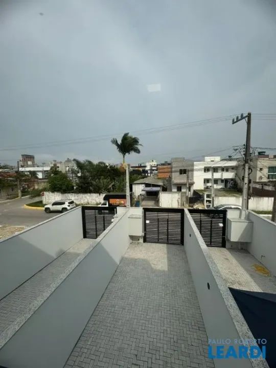 SOBRADO - MEIA PRAIA - SC - Foto 4