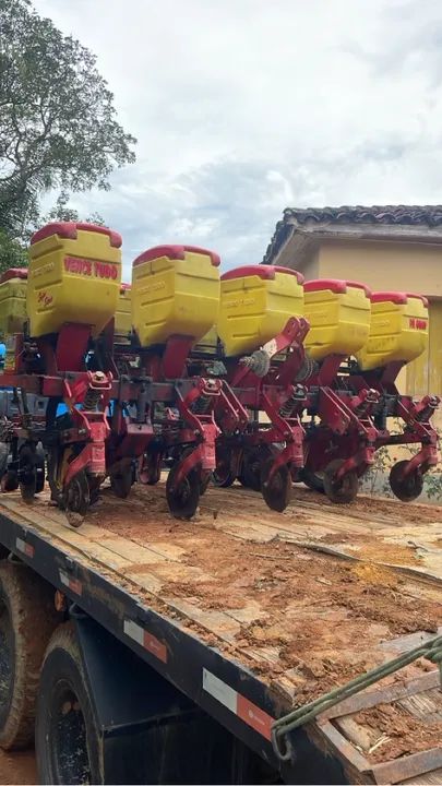 Plantadeira de milho Vence Tudo 5 linhas