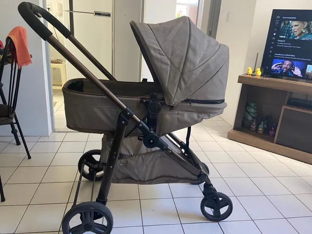 Carrinho de passeio + bebê conforto
