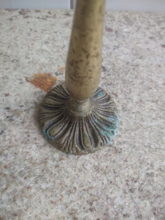 Castiçal metal bronze antigo  - Foto 4