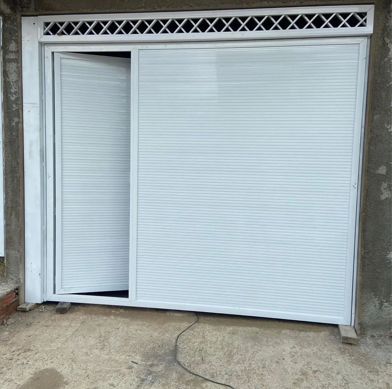 Portão basculante com social! Parcelamos em até 10X - Foto 3