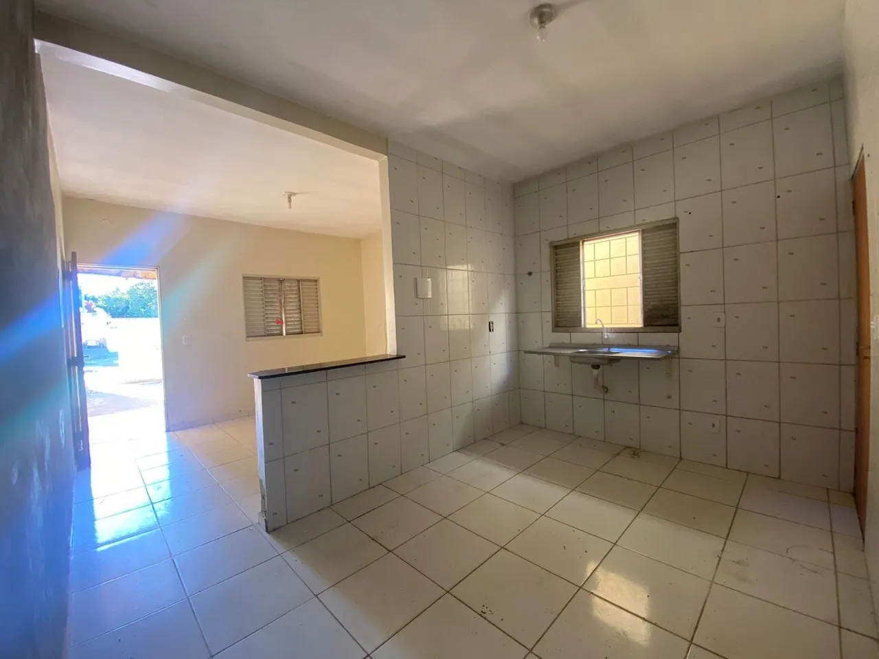 Ágio de casa na cidade ocidental rua pública no Nápoles 