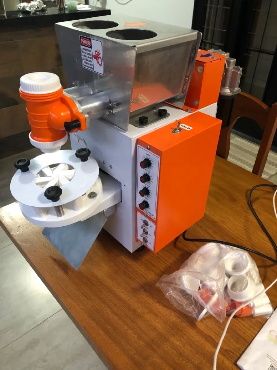 Máquina de salgados Compacta print pouco usada 