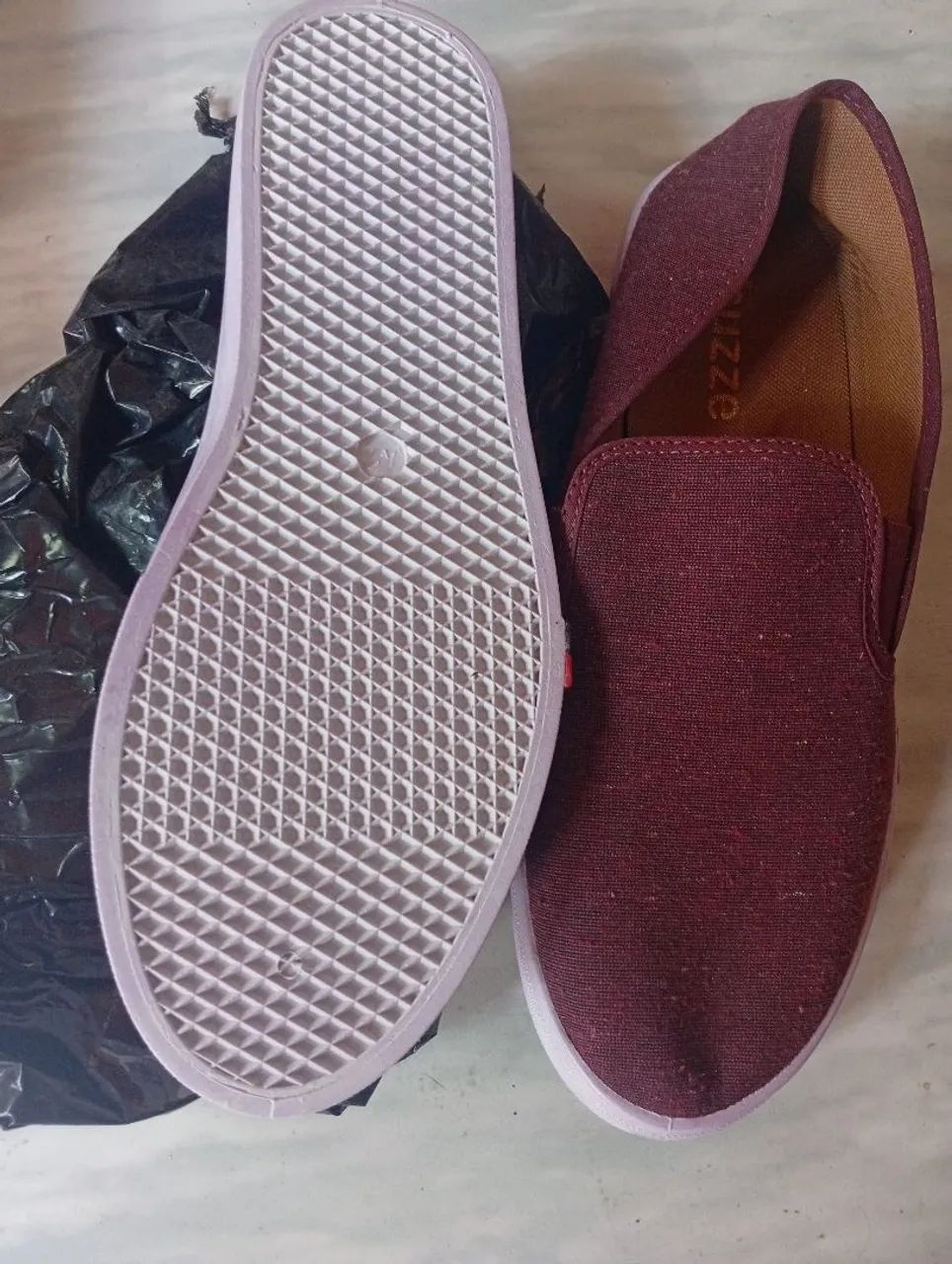 Tênis Slip On Bordô
